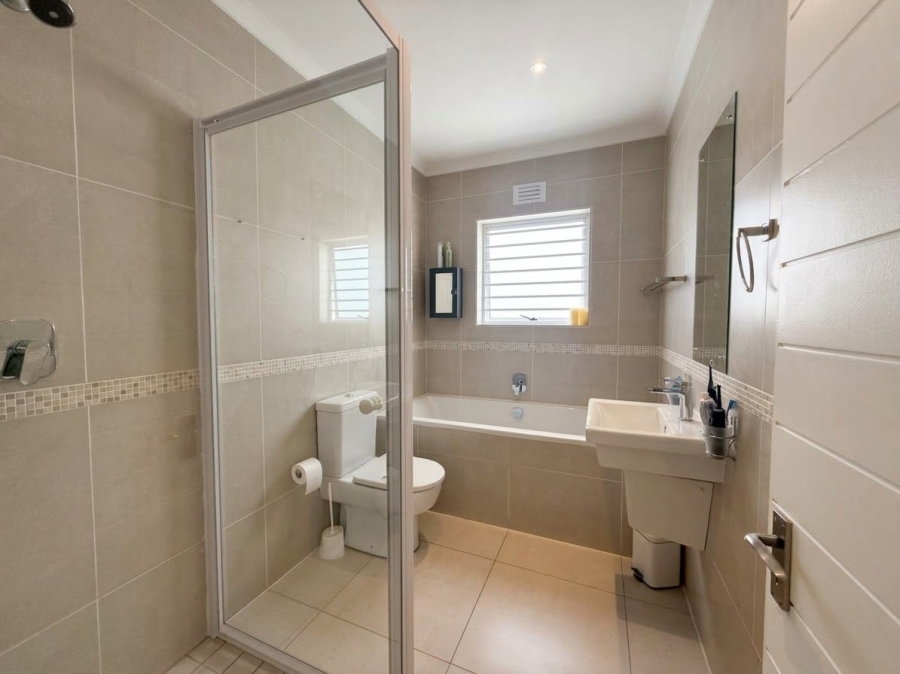 4 Bedroom Property for Sale in Sunningdale Western Cape